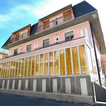 Cesari Hotel *