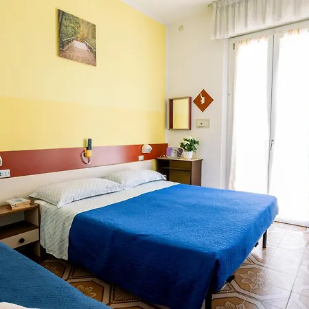 Hotel Cesari *